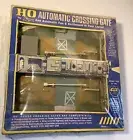 HO AHM Crossing Gate Automatic Model Trains 5602 Lima 1/87 Scale NEW