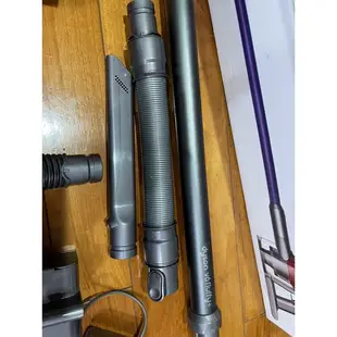 日本購 二手戴森Dyson V6 fluffy SV09 無線吸塵器 <<不含軟質碳纖滾筒吸頭>>（可含郵局運費）