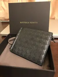 在飛比找Yahoo!奇摩拍賣優惠-BV Bottega Veneta 鐵灰 編織 六卡 短夾 