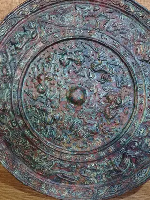 收淘宋代青銅大圓銅鏡《神獸圖銅鏡》紋飾神秘，浮雕飛禽走獸文化內涵。在古代是人們日常生 古玩 老貨 擺件