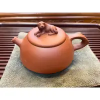 在飛比找蝦皮購物優惠-《找茶壺-十二生肖》 茶壺 廠壺早期壺 - 中國宜興 狗 紅