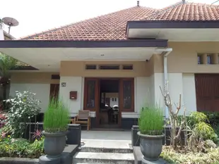 莫爾巴布民宿Merbabu Guest House