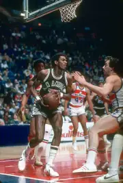 Larry Lenon of the San Antonio Spurs Basketball 1980 Photo 4