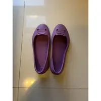 在飛比找蝦皮購物優惠-CROCS 卡駱馳 （女鞋）紫色平底鞋/休閒鞋 W6(22.