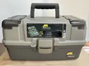 Plano Guide Series 6134-03 Three-Tray Tackle Box Graphite And Sandstone. NEW