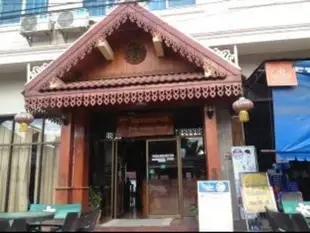 篤查帕飯店Dokchampa Hotel