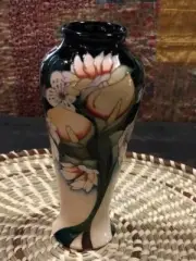 MOORCROFT POTTERY 2010 "ROYAL WEDDING" VASE 122/8 Signed NIB (B)