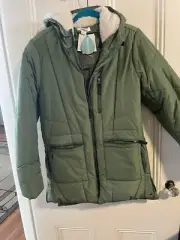 *PRICE DROP* O’Neill puffer jacket w Sherpa lined hood, Women’s M, NWT, Warm