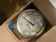 4.0" BOURDON GAUGE FACTORY NEW IN ORGINAL BOX 1/2"SS NPT BOTTOM SIMILAR ASHCROFT