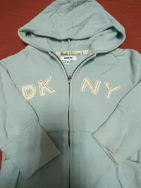 在飛比找Yahoo!奇摩拍賣優惠-DKNY粉藍外套2歲