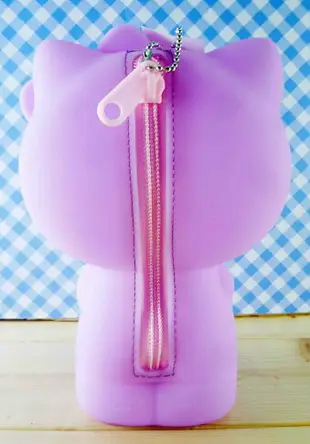 【震撼精品百貨】Hello Kitty 凱蒂貓 化妝包/筆袋-化妝包-立體矽膠(紫) 震撼日式精品百貨