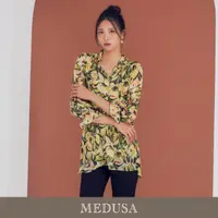 在飛比找momo購物網優惠-【MEDUSA 曼度莎】黃綠長版印花雪紡上衣（M-2L）｜女