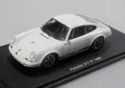 SPARK 1/43 Porsche 911 R 1968 White Diecast Model Car