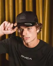 [Rip Curl] Rip Curl Men's Crusher Trucker Cap in Black One Size Black