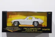 AMERICAN MUSCLE 1967 CORVETTE STING RAY WHITE SCALE 1:18 NEW 32274