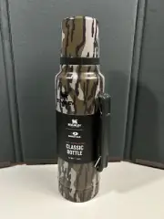 Stanley X Mossy Oak Hunt + Fish Collection Classic Camo Bottle 48 Oz. 1.5 Qt NEW