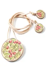Wooden Lilly Pilly Necklace--POL-PAWOLIL01