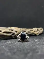 Handmade Native American Navajo black onyx Sterling Silver circular Ring Size 6