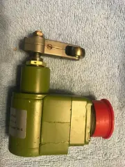 MICRO SWITCH 134EN23-R1 ROLLER ARM TYPE SWITCH with AMPHENOL 8 pin military trpe