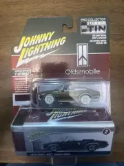 Johnny Lightning 1970 Olds 442 Convertible White lightning CHASE COLLECTOR TIN