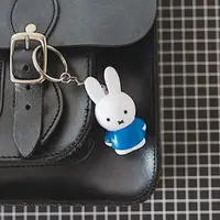 在飛比找HOTAI購優惠-Miffy 米菲兔經典款公仔鑰匙圈吊飾 - 藍色