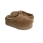 UGG WOMEN TAZZ MAXI CURLY SAND PLATFORM SLIPPERS SHOES US 7 / EU 38 / UK 5