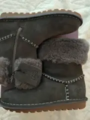 Clarks GREETA ACE JNR, Girls Sz 2 M, Dark Grey Suede, Fur Lined Boots,NEW