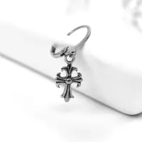 在飛比找momo購物網優惠-【玖飾時尚】男生耳環 鋼製花十字架耳針(耳針耳環)