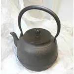 NAGAE~高岡銅器~150-02~日本製造~鐵瓶 8 號真型~銅蓋~ 1.4L ~菊池政光~南部鐵器~瑕疵優惠品~鐵壺