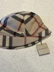 Burberry Women’s Hat Cashmere/Wool Sz M Camel Checkered NWT