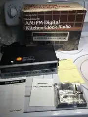 REALISTIC KITCHENMATE-101 AM/FM Clock Radio Digital Under Cabinet Mount New OS