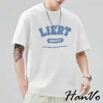 【HANVO】現貨 男款簡約港風LIERT字母短袖上衣(舒適透氣百搭寬鬆短袖上衣 韓版潮流日常T 男生衣著 B1076)