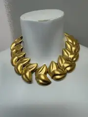 ANNE KLEIN Vintage Modernist Leaf Link Matte Gold Tone Choker Necklace
