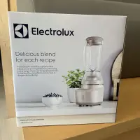 在飛比找蝦皮購物優惠-全新未拆封 Electrolux伊萊克斯 Explore7隨