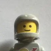 LEGO Classic Spaceman L. Grey Helmet / Air Tank And Head Combo