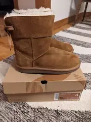 KOOLABURRA BY UGG KIDS ANDRAH SHORT TAN BROWN SIZE 4 BOOTS BRAND NEW