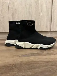 在飛比找Yahoo!奇摩拍賣優惠-Balenciaga 襪套鞋 黑白配色