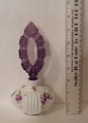 2002 CHARLSTON FENTON GLASS FLORAL PURPLE FLOWERS PERFUME BOTTLE SIGN DISPLAY