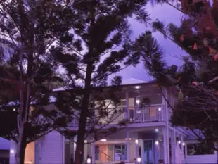 松樹橡樹海灘奢華度假屋The Pines At Oak Beach Luxury Holiday House