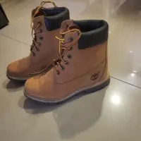 在飛比找蝦皮購物優惠-timberland 經典黃靴 內增高