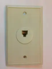 1 PIECE - TELEPHONE MODULAR WALL PLATE - RJ11/RJ12 4 CONDUCTOR JACK # Z1510