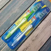 2 Oral-B Shiny Clean Toothbrushes W/ TRAVEL CAPS Soft 35 Z Shaped Bristles, 2009