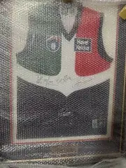 Fremantle Dockers - 1995 inaugural year in AFL - Jersey signed Captain/Coach/B&F
