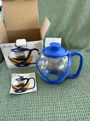 New In Box Primula Glass Tempo Round Loose Tea Infuser Teapot 40 oz Blue/Clear