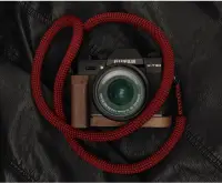 在飛比找蝦皮購物優惠-軟黑點紅黃藍相機掛繩真皮肩帶相機背帶原創交叉縫線真皮相機繩