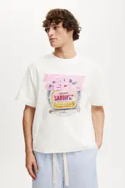 [Cotton On Men] Cotton On Men - Cropped Fit Graphic T-Shirt - Vintage white/monte cello M VINTAGE WHITE/MONTE CELLO