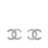 在飛比找遠傳friDay購物優惠-【CHANEL】CC Logo 水鑽及珍珠鑲飾針式耳環(銀色