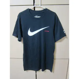 Nike SWOOSH 短袖棉T恤 (S~黑~)