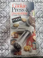 Decorating Set and cookie press vintage Pyrex