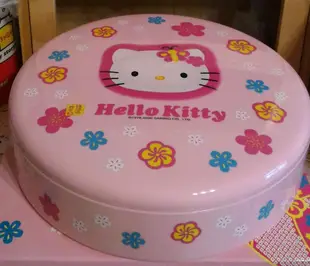 Hello Kitty 餅乾盒也可當置物盒